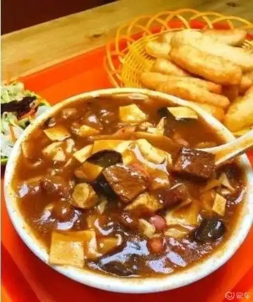 久违的胡辣汤配油条,今天终于吃到嘴里了,真不容易啊!