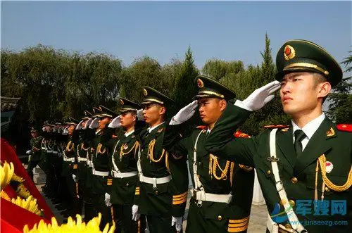 武警安康支队:青山有幸埋忠骨 缅怀先烈祭英魂