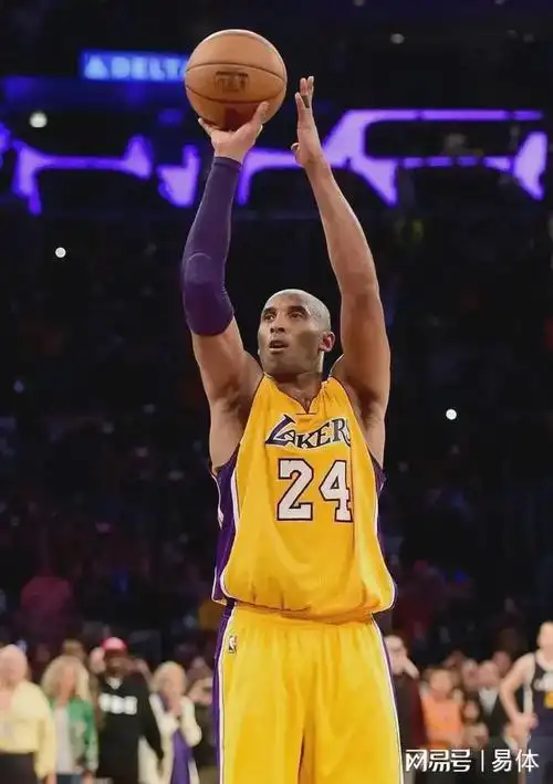 2006年1月23日湖人主场对阵猛龙,科比出战41分钟,全场投篮46中28,其中