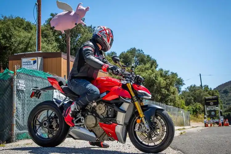 205万起的杜卡迪v4v4s街霸街车引进国内评测在哪里安排