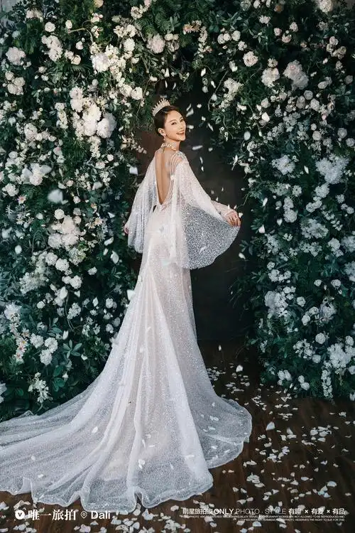 有没有那种穿婚纱的壁纸特别惊艳的那种