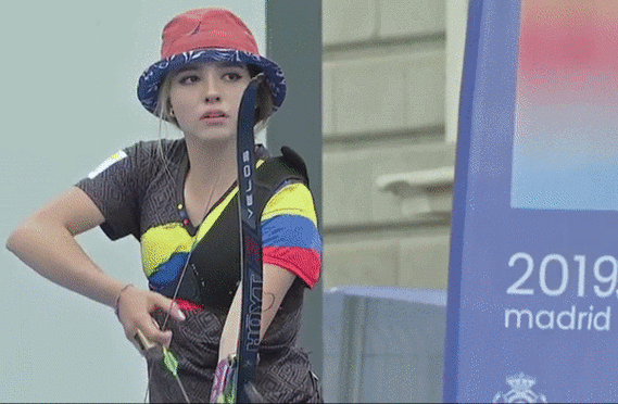 火爆外网的19岁精灵女射手 射箭瞬间男粉激动了