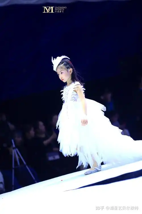 学模特可以克服孩子的胆小和紧张感