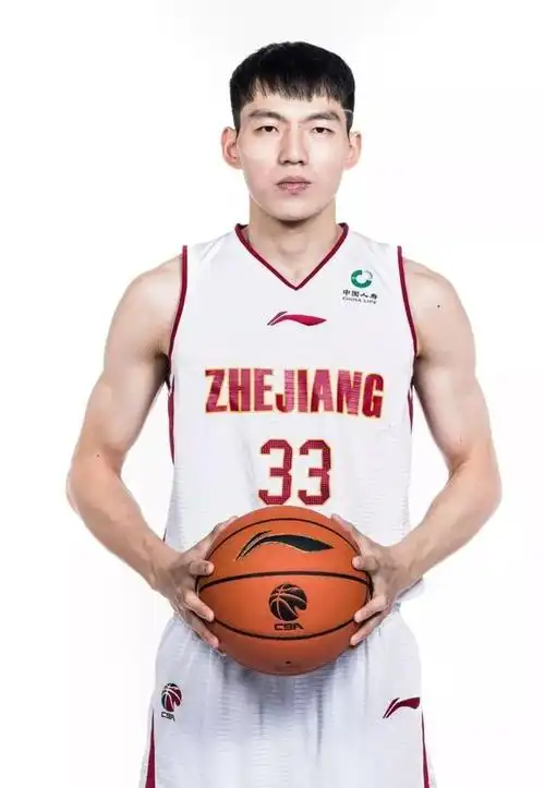 no.4  朱彦西 本赛季三分命中数:52个