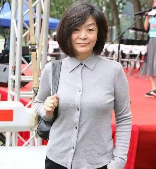 陈玉莲近照,内地默默行善11年,与陈超武8年情断后恋同性导演