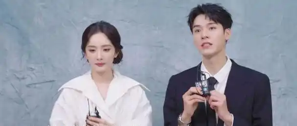 把37岁杨幂和36岁刘亦菲作对比,我才彻底明白,啥是老天爷赏饭吃