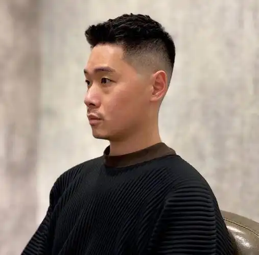 适合35岁以上男士的发型清爽硬朗剪完帅气有魅力