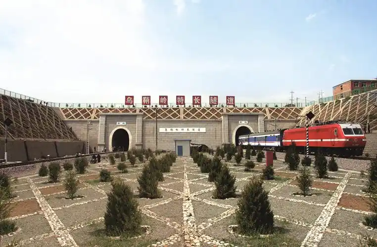 兰武二线乌鞘岭隧道