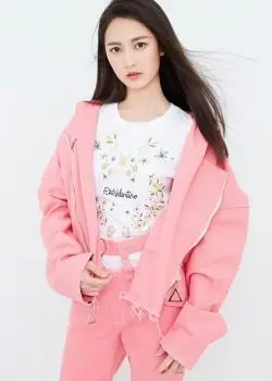 陈钰琪甜美清新粉色系写真图片