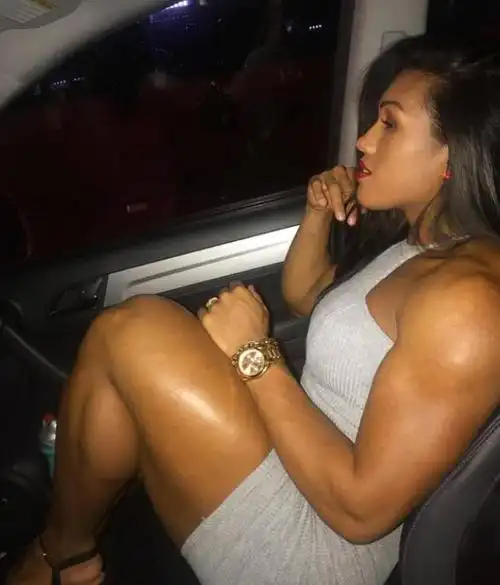 大粗腿女汉子琳玛最欣赏的男人是巨石强森,觉得强森