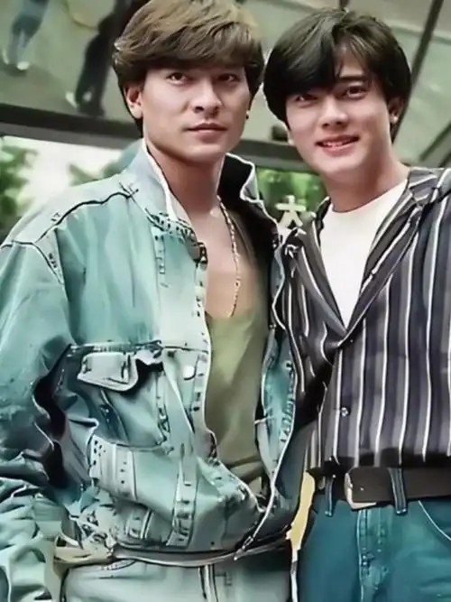 九十年代,刘德华与郭富城合影,正是两人风头最盛之时粉丝量惊人