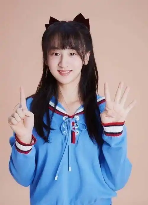 田亮与女儿拍亲子写真,14岁森碟变运动美少女,身高优越颜值超高