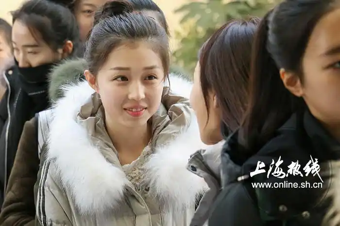 直击艺考现场!上大表演系开考美女上妆卸装忙