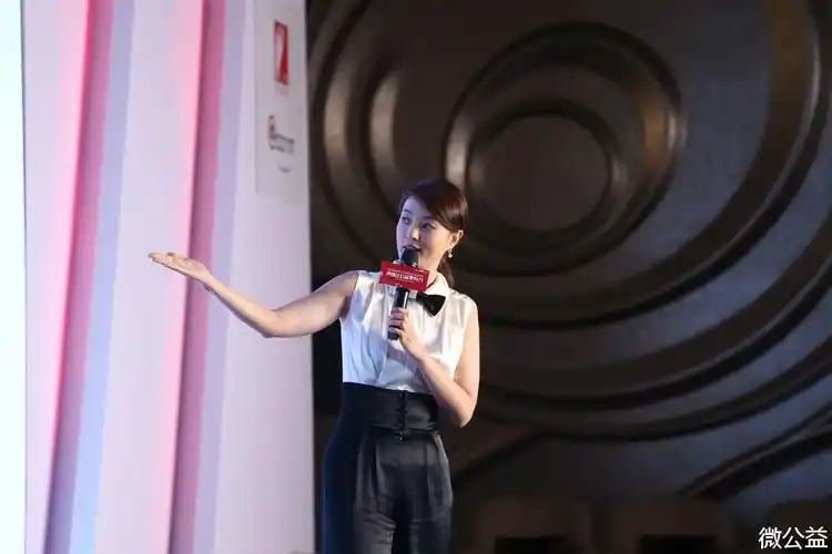 刘芳菲用一条手绢多一分环保