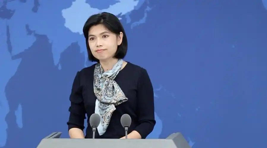 撞衫by 布恬 文案:同学会上,两个死对. 来自是此糸此糸呀 - 微博