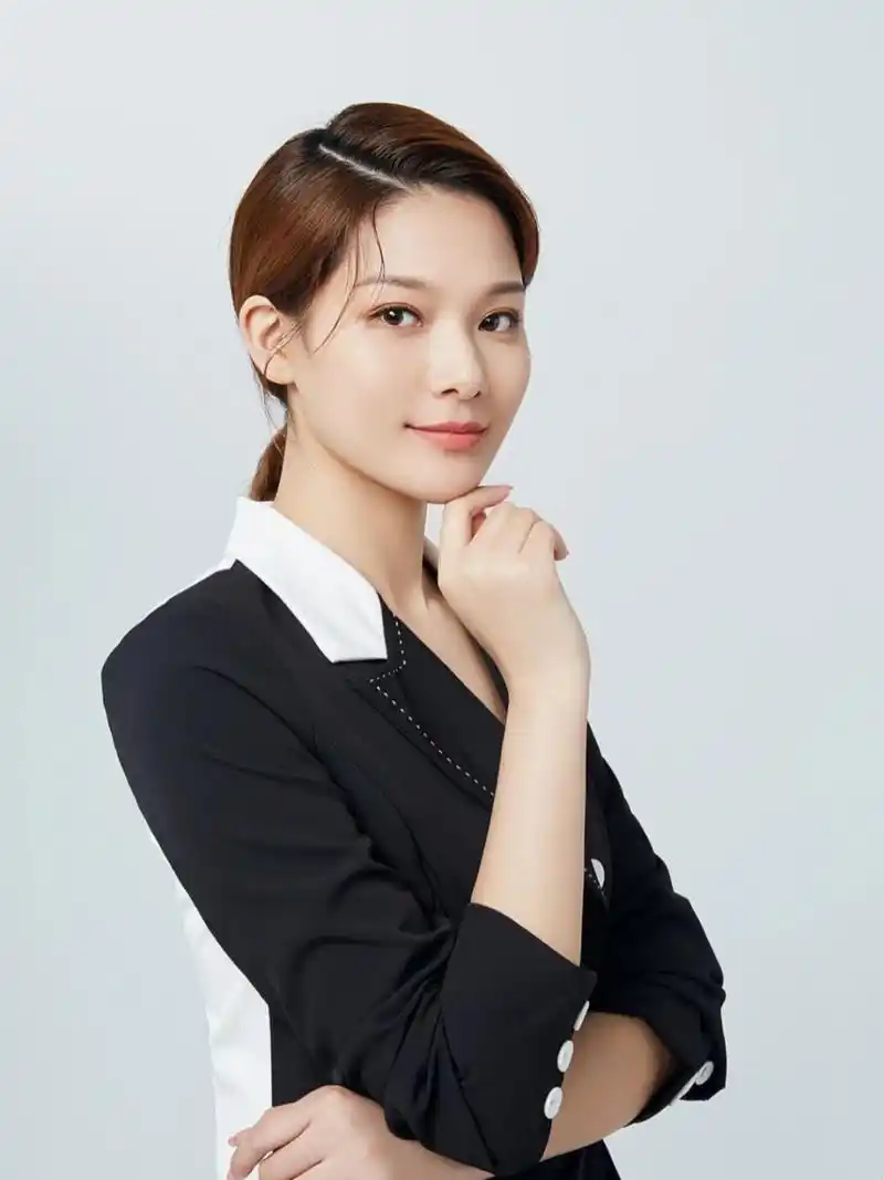 极具说服力的职场名片 定期更新个人形象照 让照片时刻展现你的职场