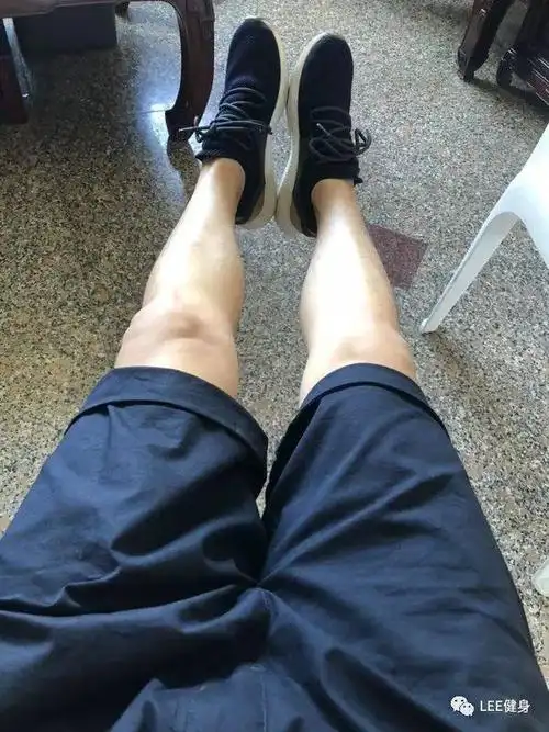 偷窥了25位肌肉男的多毛腿,真的比女人的腿细吗?