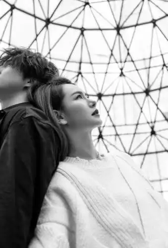 戚薇薛之谦天台写真大片89