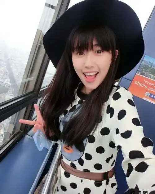 人民大学女神康逸琨生活写真