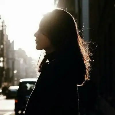 唯美伤感女生微信背影头像独特个性 多年以后你妈变我妈