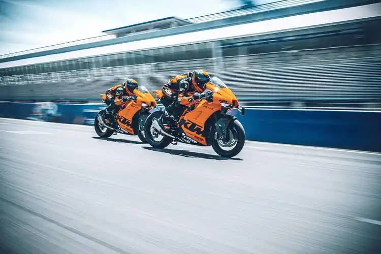 ktm rc8c 赛道特写_搜狐汽车_搜狐网