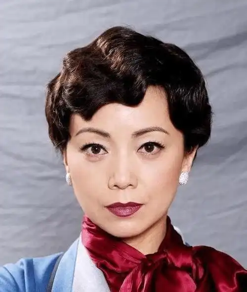 女演员,因为做错了这件事,40多岁还是单身|邓萃雯|tvb|江华_网易订阅