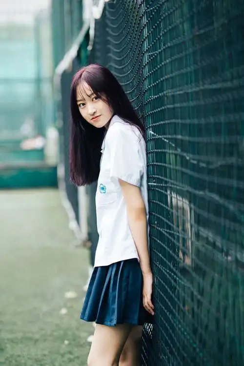 可爱的校服女生