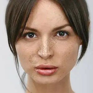 没有化妆的年轻女近距离脸部肖像自然形象没有改变草浅图片素材