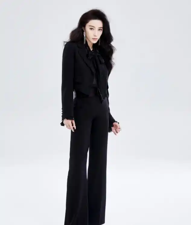 原创39岁范冰冰登国外杂志穿深v长裙秀事业线身材火辣发量惊人