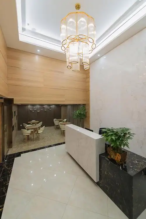 绿色人文办公设计前台吊顶效果图2/13