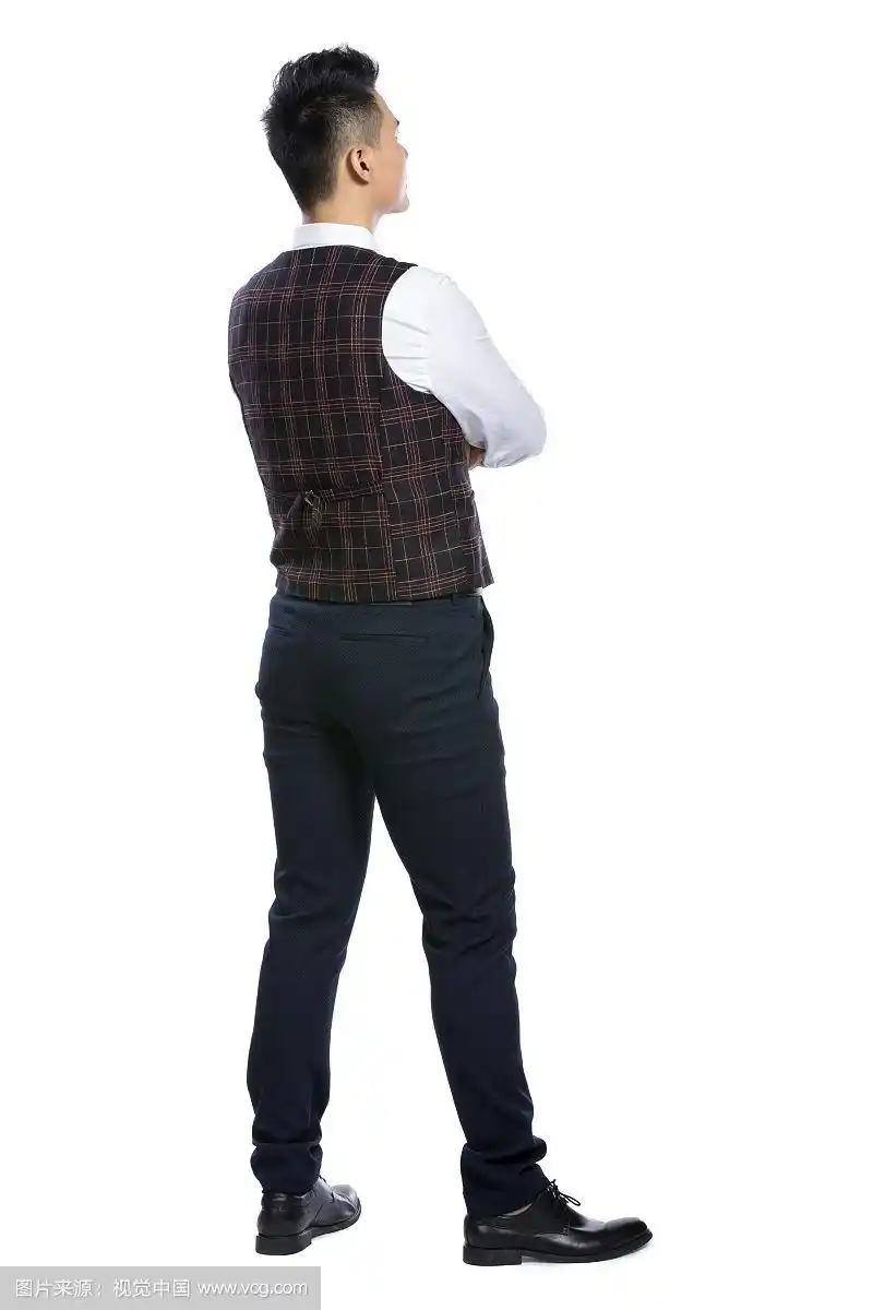 一个青年男士的背影
