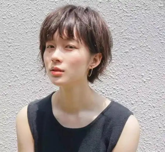 今年最火的短发造型来了,新年选一款换上真的减龄又好看~_网易订阅