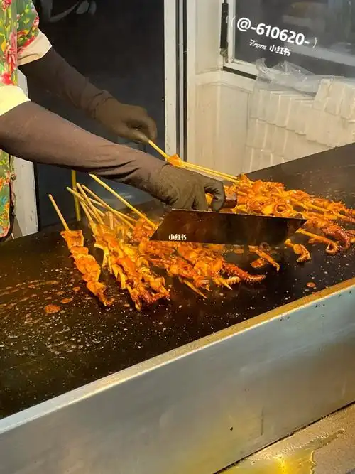 拯救选择困难症上次吃了这家某99上超火的铁板烤鱿鱼鱿鱼串个头很大