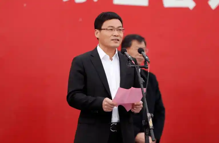 罗来兴,俞骏,李晓东等县四套班子领导出席.