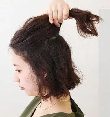 韩国短卷发扎法 韩式短卷发造型图解(2)