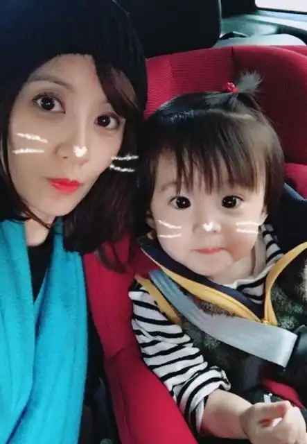 贾静雯第三胎小公举出生啦!取名小bo妞近照超萌