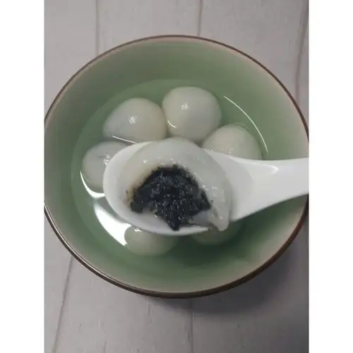 zwf做的黑芝麻汤圆