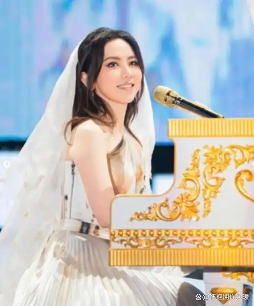 邓紫棋重提5年前解约风波曾在后台哭有一半时间我真的会害怕