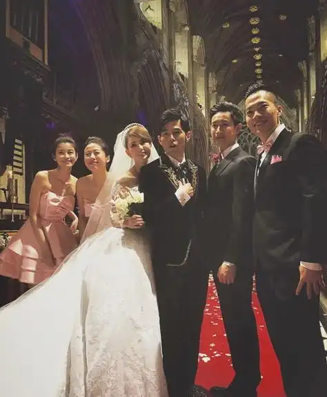 2015年1月17日,周杰伦在社交平台上晒出一张妻子的照片,并配文"结婚