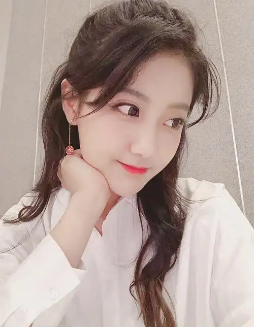 snh48李艺彤,掩盖不住的仙女气质,由内而外的魅力