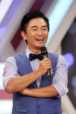 综艺天王"吴宗宪"被拍到和年轻正妹亲密过马路!