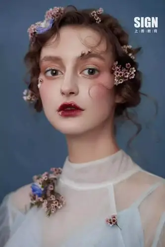 欧美轻奢新娘大气闪耀复古风