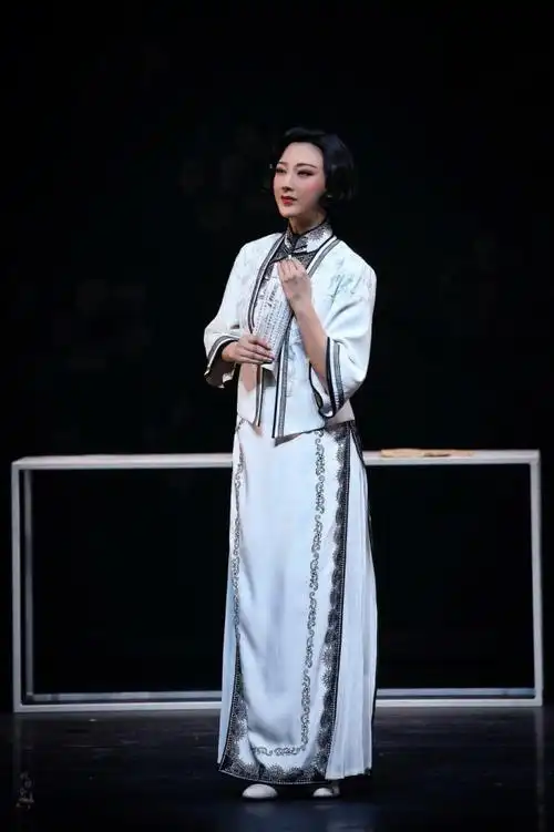 观青年程派名家郭玮首演新编现代京剧石评梅