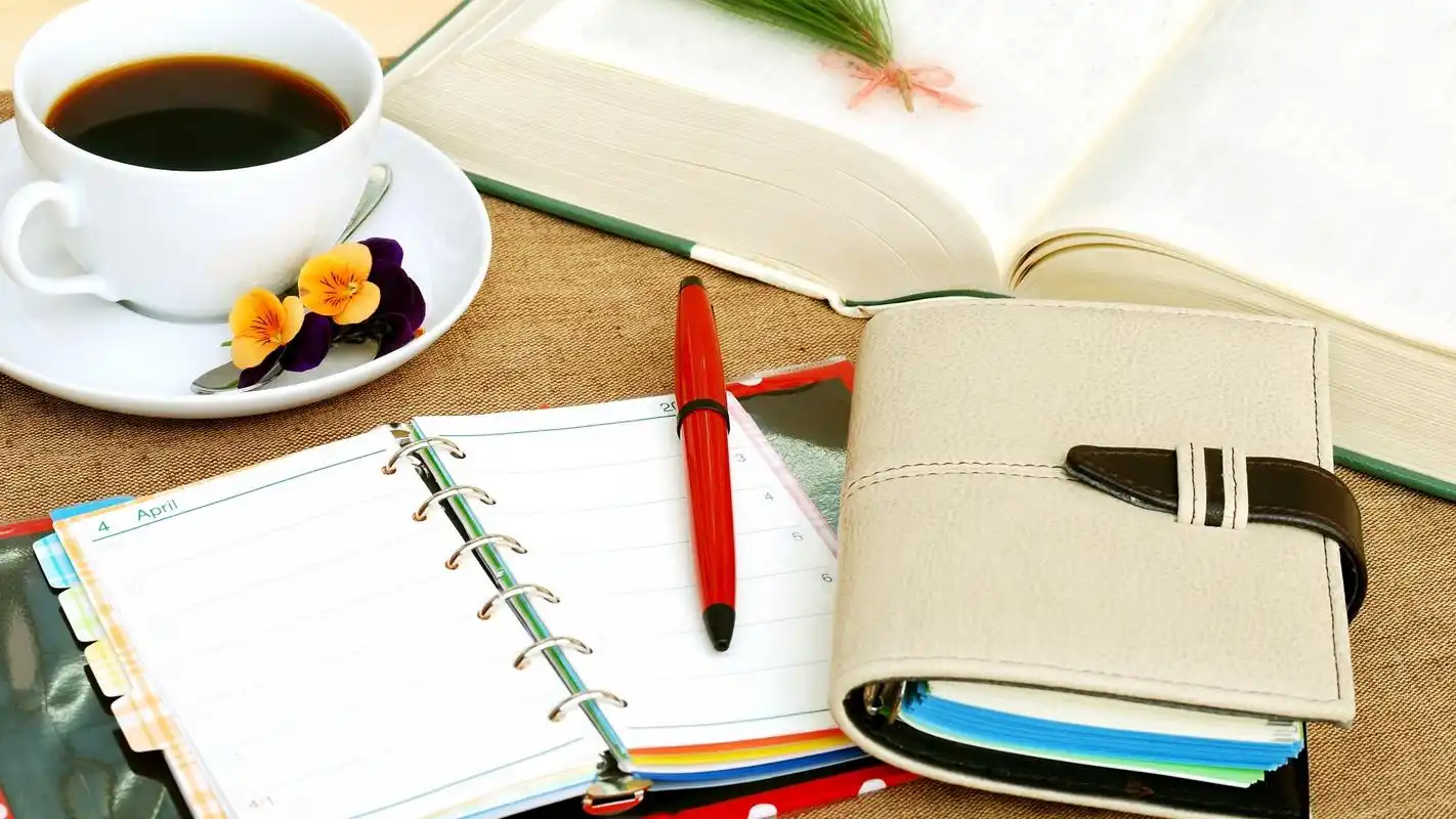 小清新居家书本静物创意图片高清桌面壁纸