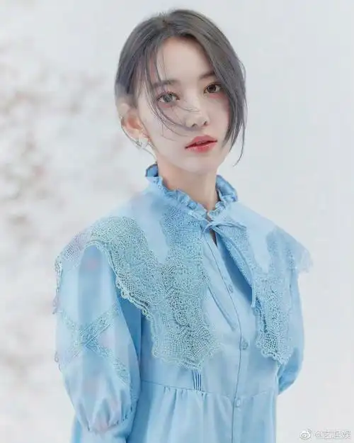 宫脇咲良春日写真