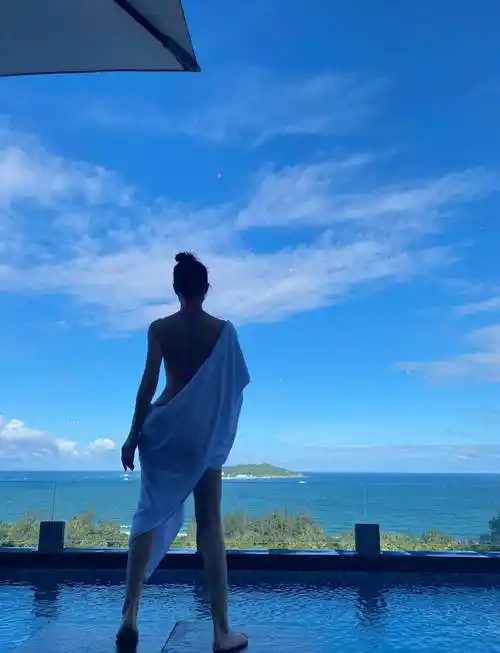 47岁李玟晒罕见比基尼照!