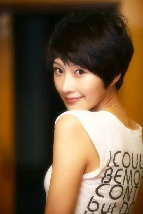 演员肖涵签约喜多瑞 复出重返影视圈