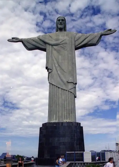 巴西首都巴西利亚耶稣山雕塑.