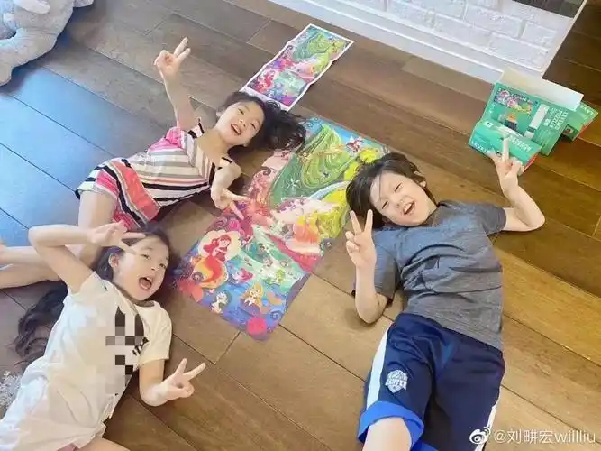 星理话丨刘畊宏连孩子都不放过?女儿拉吊环,儿子留长发