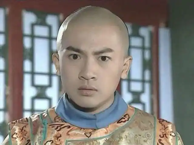 《还珠格格》开拍,柳红的片酬2500,令妃5000,而作为主演的苏有朋仅仅